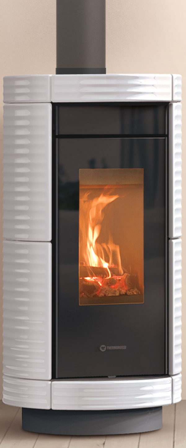 Thermorossi Kaminofen Dorica Evo Wood Maniolika die Verkleidung ist in 5 Farben wählbar