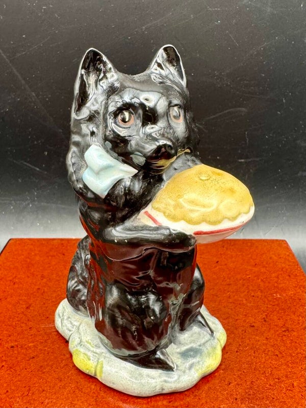 Very rare Beatrix Potter figure Duchess with a pie by Beswick