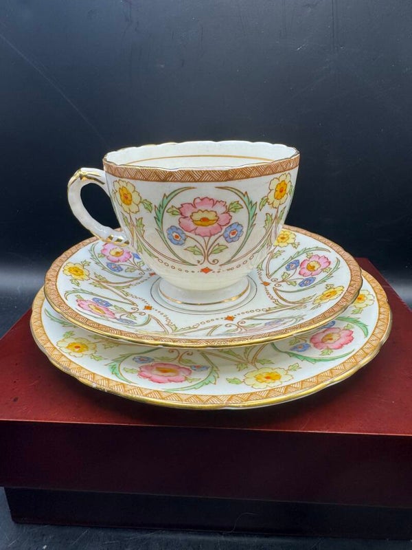 Vintage Art Deco Cup/Saucer and Plate Trio Sutherland China Pattern 2484