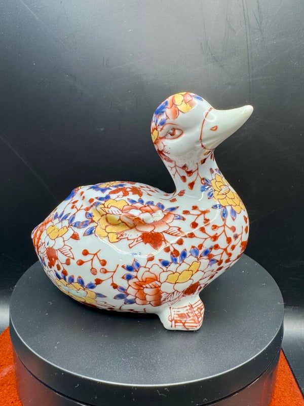 Antique Chines Family Rose Imari porcelain Duck dating from the late 19th to early 20th century