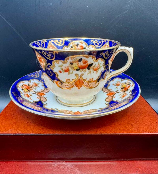 Antique Royal Albert Tea cup & saucer set Pattern Heirloom 4534