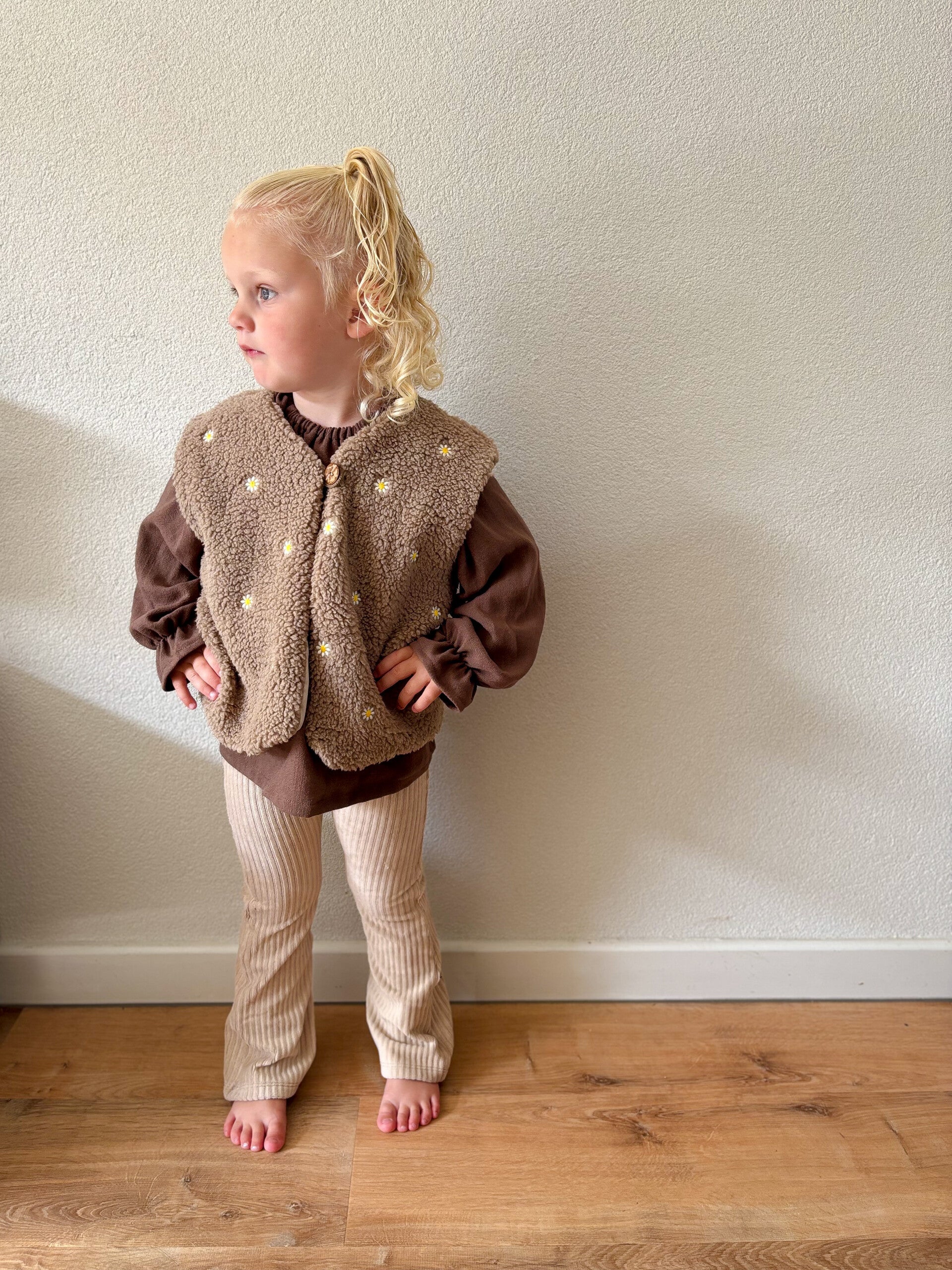 Flared broekje | brede ribfluweel donker beige
