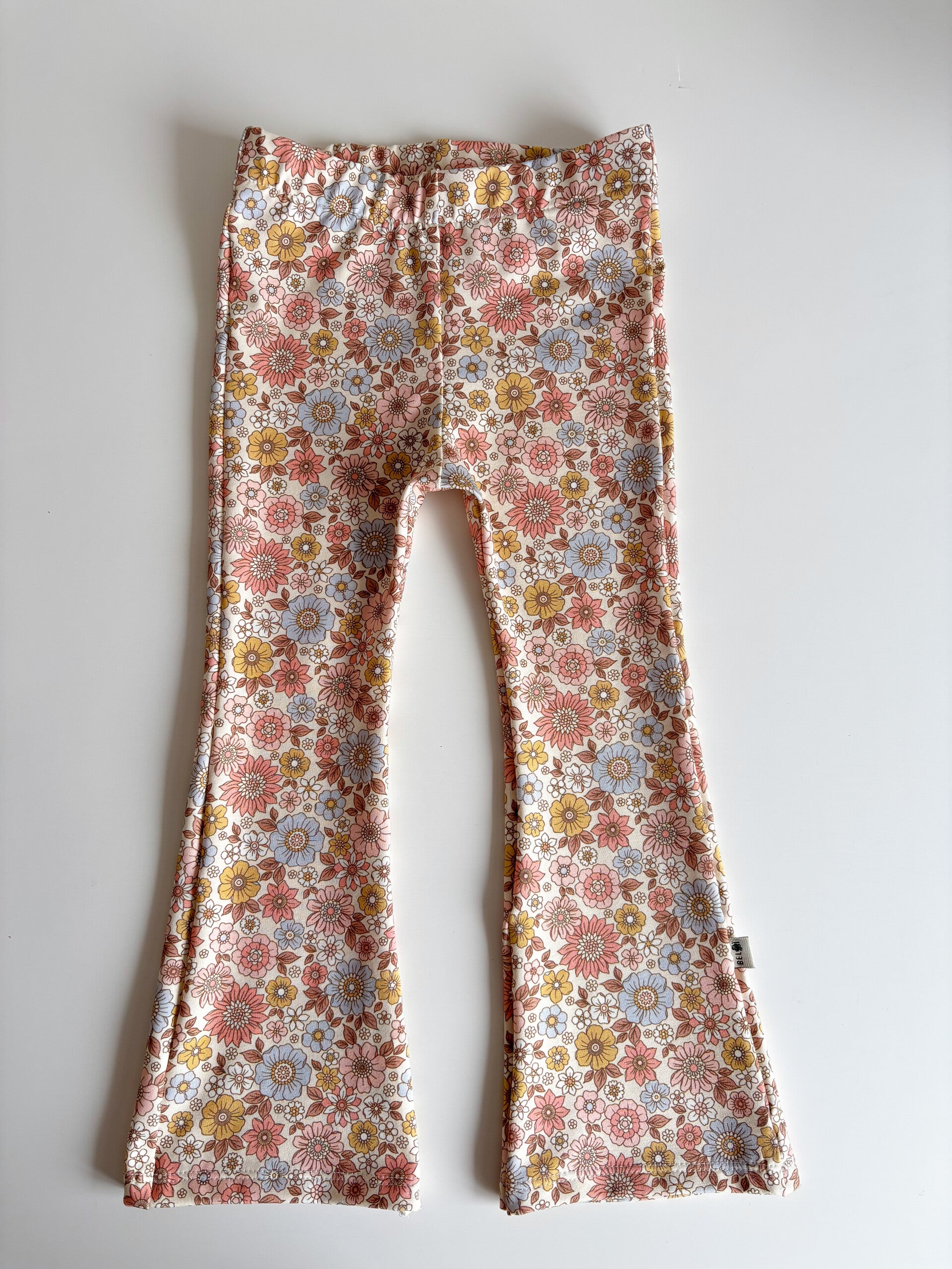 Flared broekje | lente sterbloem