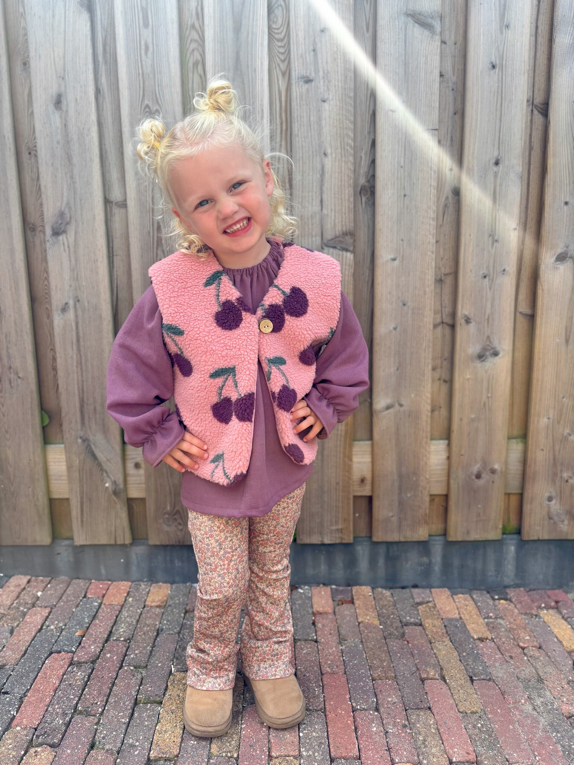 Gilet | kersjes roze