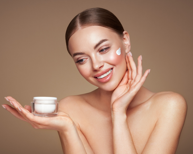 zu viel des Guten - wenn man es mit der Hautpflege übertreibt, gerät der Hydro-Liipid-Film der Haut aus dem Gleichgewicht, periorale Dermatitis entsteht