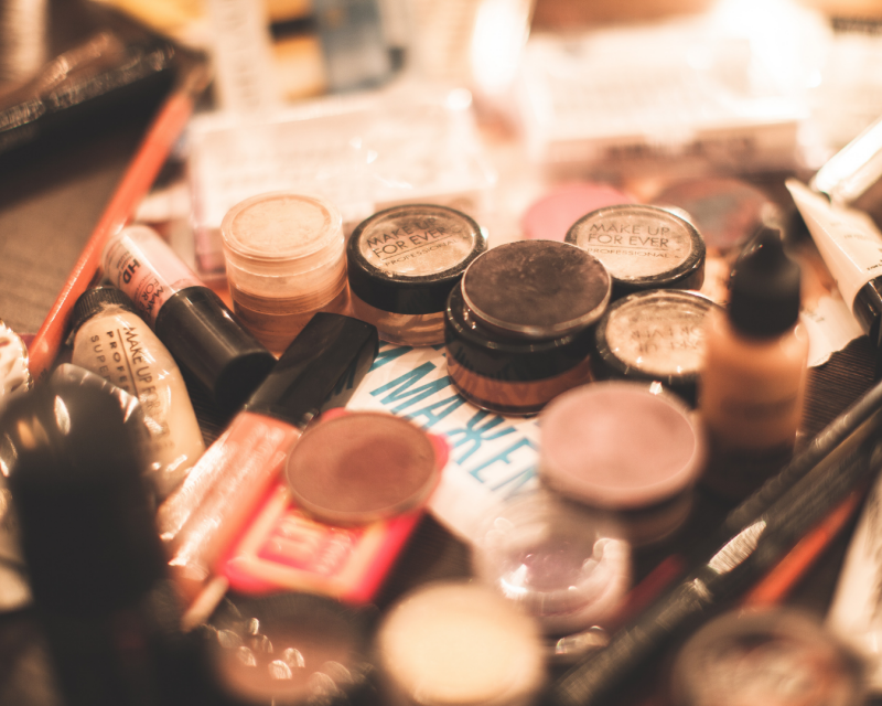 Kosmetika und Make-up sind Auslöser für periorale Dermatitis