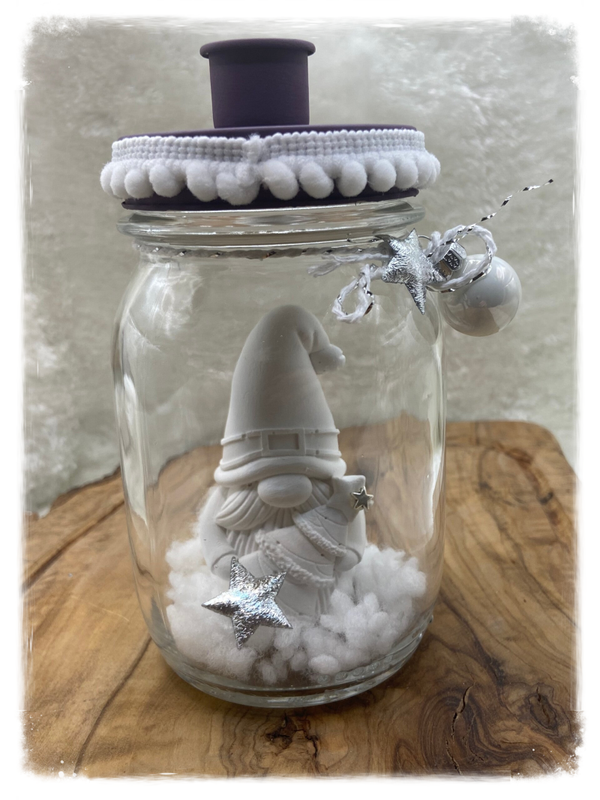 Glas gefüllt mit Kerze