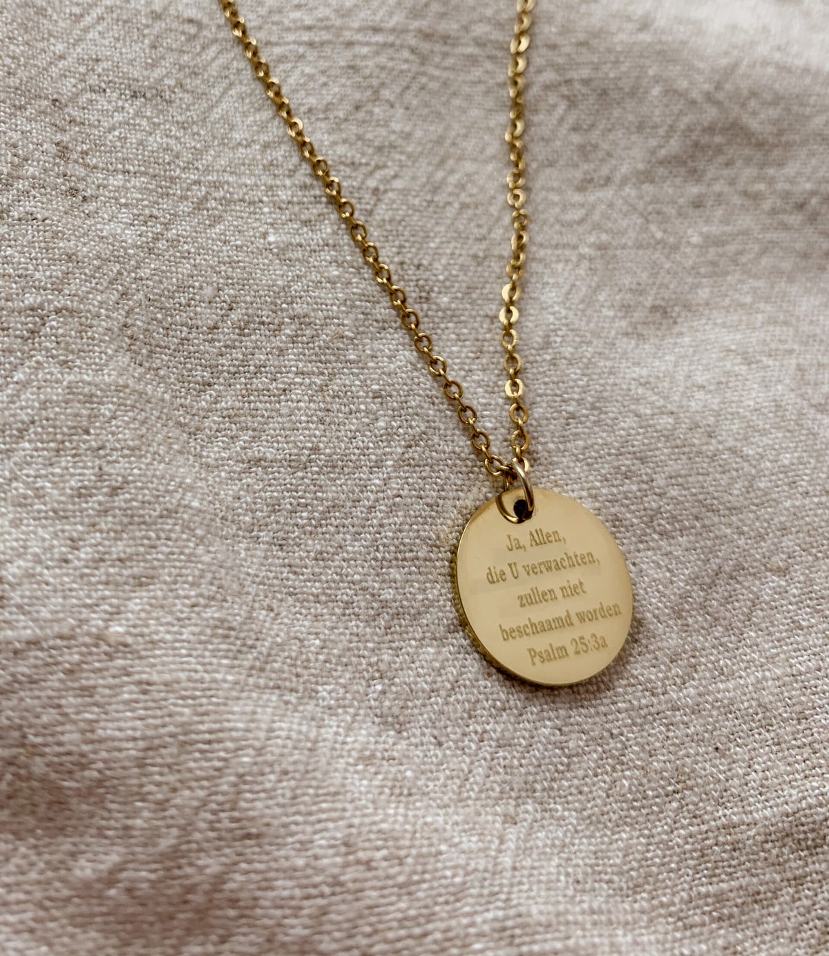 Hanessa Gepersonaliseerde ketting met gravure, roestvrij staal, 50 cm, met wereldkaart, rond, in zilver, gepersonaliseerde halsketting voor dames en heren, Roestvrij staal Hanessa Gepersonaliseerde ketting met gravure, roestvrij staal, 50 cm, met wereldkaart, rond, in zilver, gepersonaliseerde halsketting voor dames en heren, Roestvrij staal