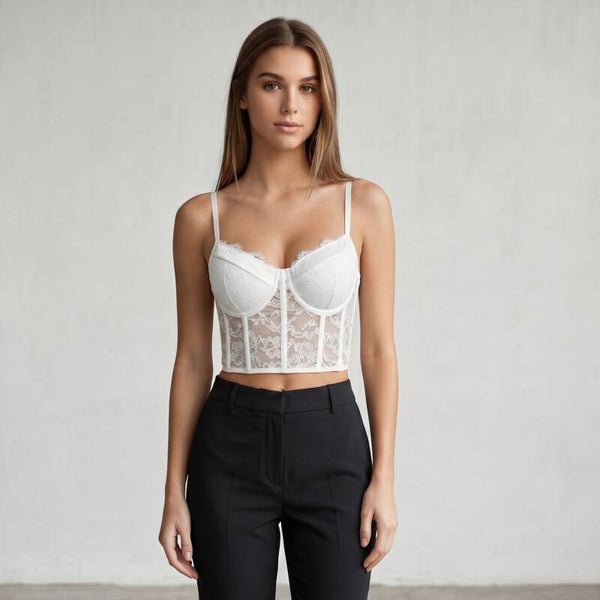 Bustier-Top mit Spaghetti-Trägern & Spitze in Weiß