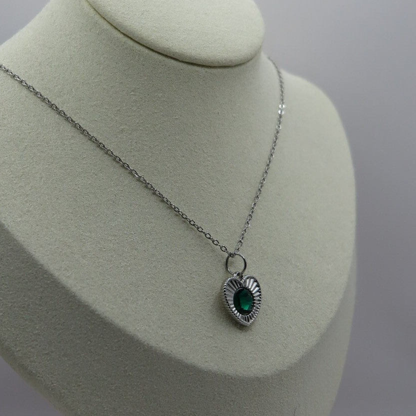 Geboorte steen ketting hart