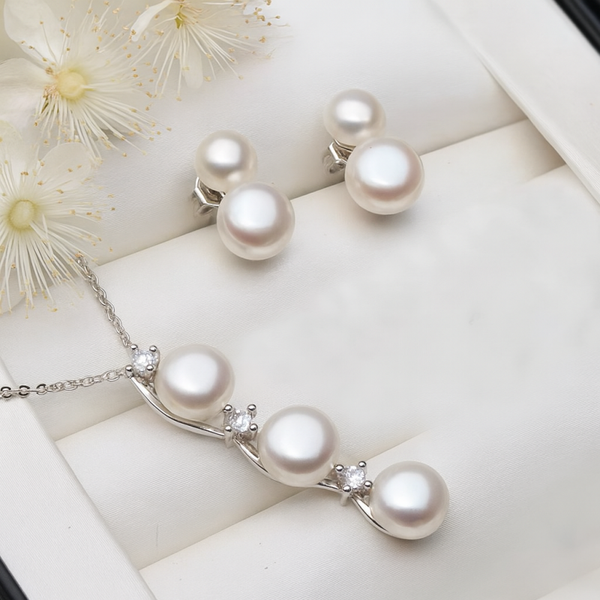 The Gardenia- Natural Pearl Necklace and Earrings Set