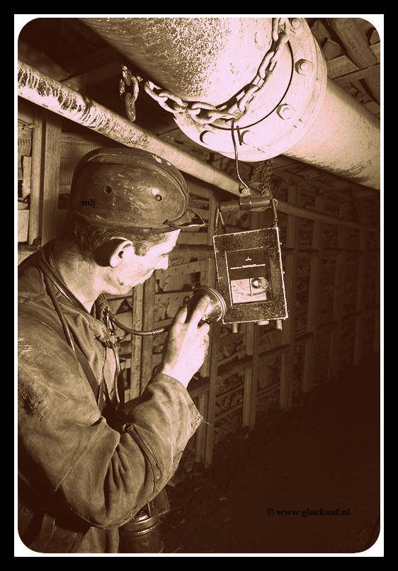 METINGEN LUCHT VERVERSINGEN STEENGANG ONDERGRONDS 1949.© Staatsmijnen./www.gluckauf.nl
