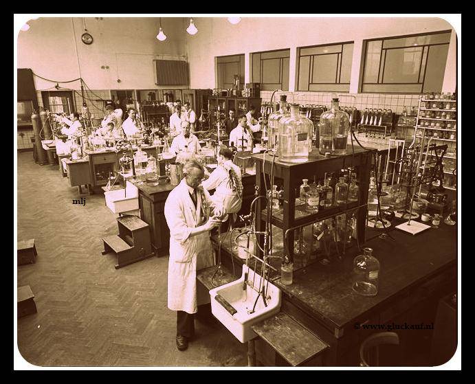 1948.ZAAL LABORATORIUM SBB.© Stm./www.gluckauf.nl