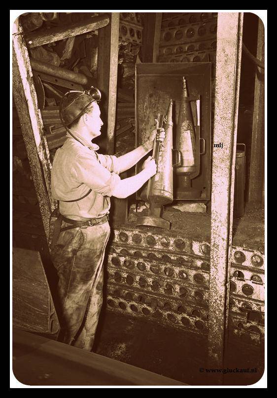 BRANDMIDDELEN ONDERGRONDS 1954.© Stm./www.gluckauf.nl