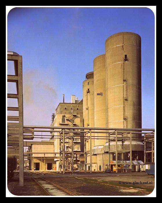 1974.PRIL TORENS NITRAAT FABRIEK NF2 SBB.© Stm./www.gluckauf.nl