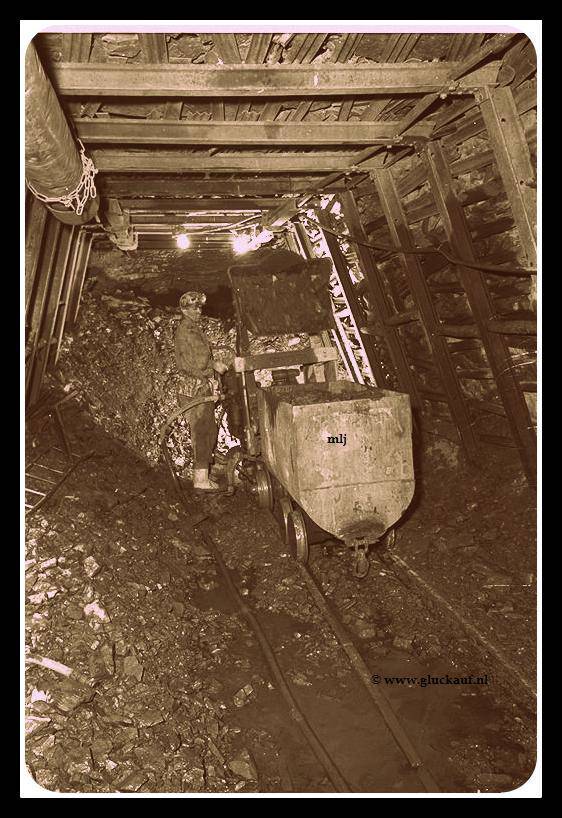LAADWAGEN IN STEENGANG Stm.MAURITS 1955.© Stm./www.gluckauf.nl