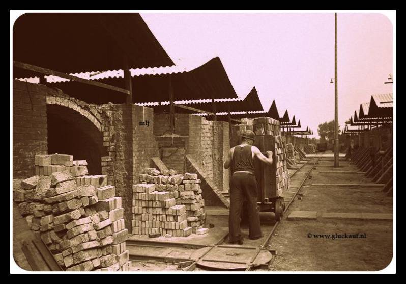STEENFABRIEK 1955.© Stm./www.gluckauf.nl