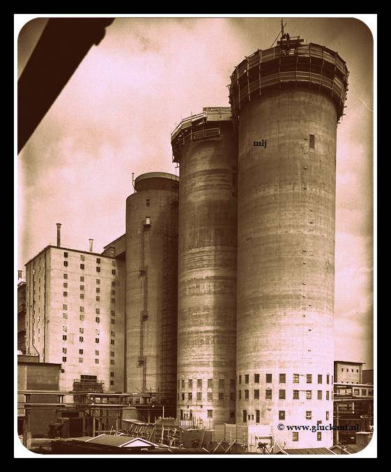 1962.DRIE PRIL TORENS NITRAAT FABRIEKEN SBB.© Stm./www.gluckauf.nl