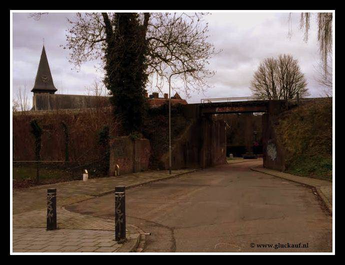 Voormalige mijnbrug met het spoor dat naar de Mijn Julia liep.© www.gluckauf.nl