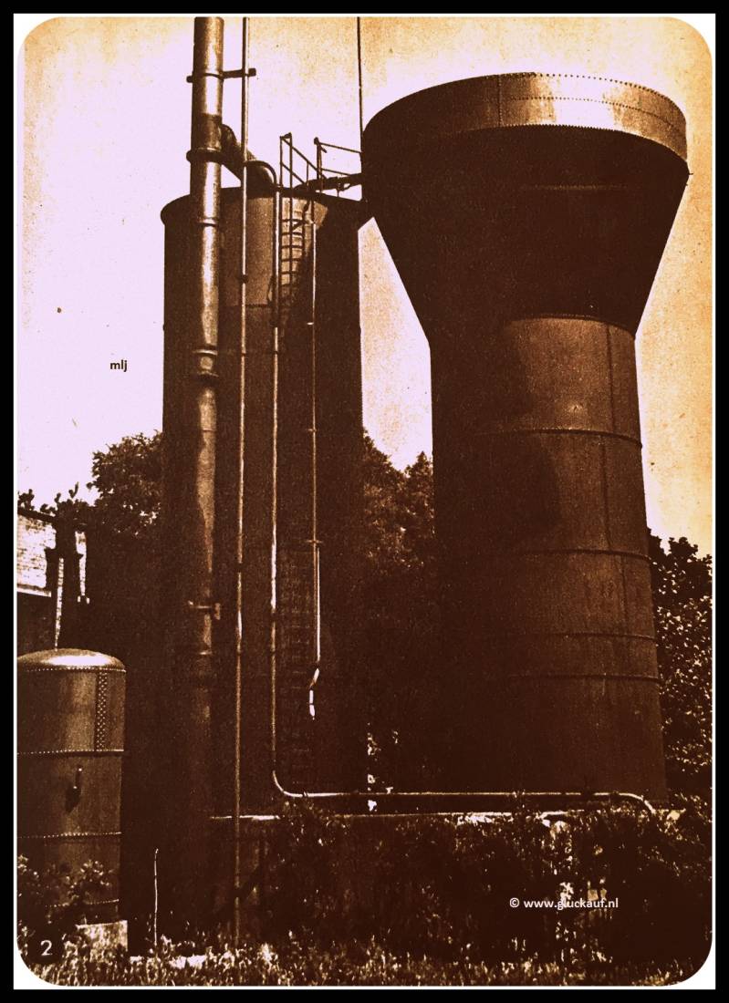 De kalk installatie Rechts de kalktoren links de meng toren pompstation van de Staatsmijn Hendrik.© Driessen/www.gluckauf.n