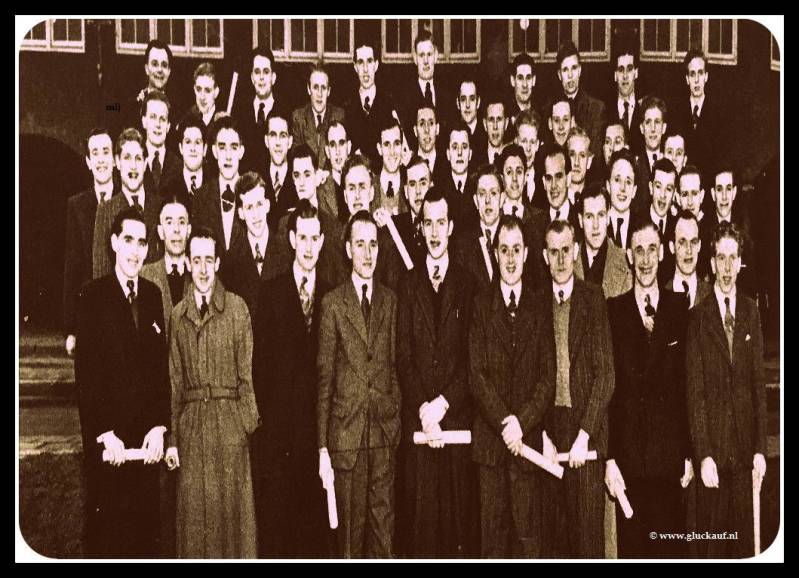 NIEUW! 54 nieuwe houwers van Stm.Emma 18 dec. 1949.© Driessen-www.gluckauf.nl