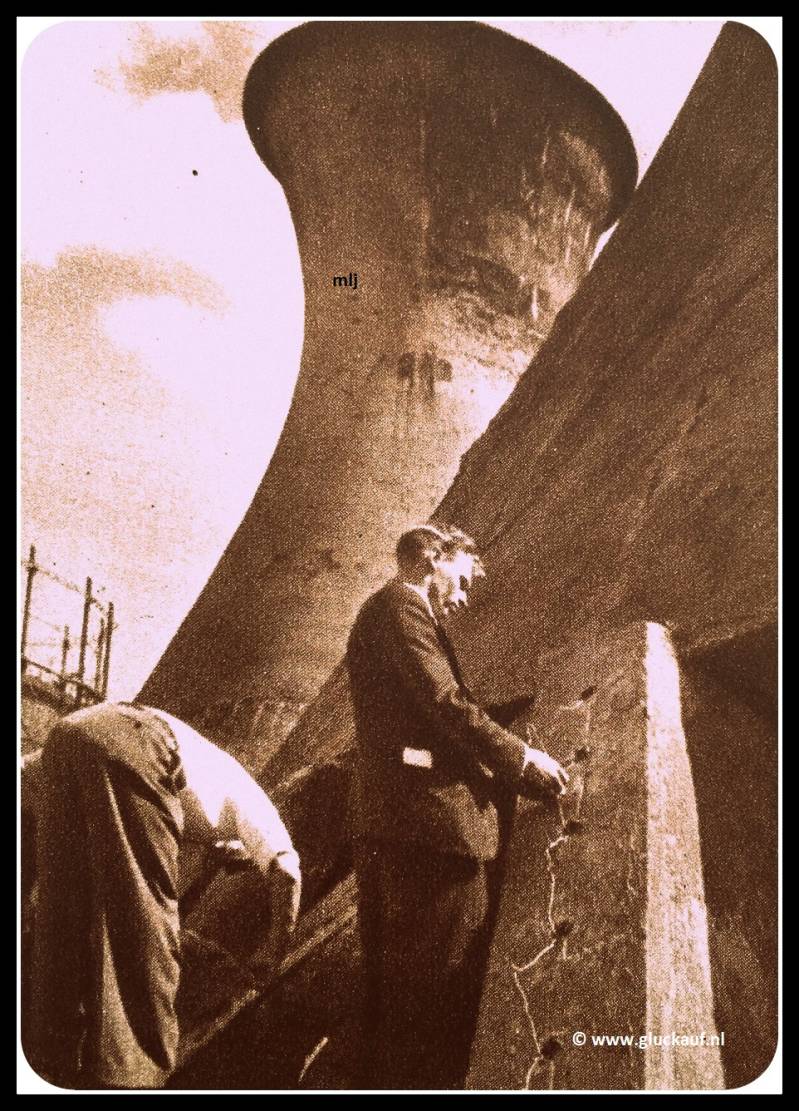 Aan weers zijden van de weg geschoten poot werd een nieuwe poot geladen. De spring lading en werden onderling verbonden. Ook nu door stond de koeltoren. © Driessen/www.gluckauf.nl