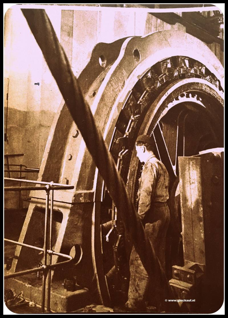 Achter zijde van de elektromotor ophaal machine Domaniale.© Cals/www.gluckauf.nl