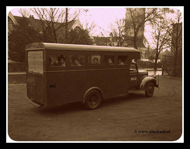 Autobus van spoorweg bedrijf Staatsmijnen 1949. © www.gluckauf.nl