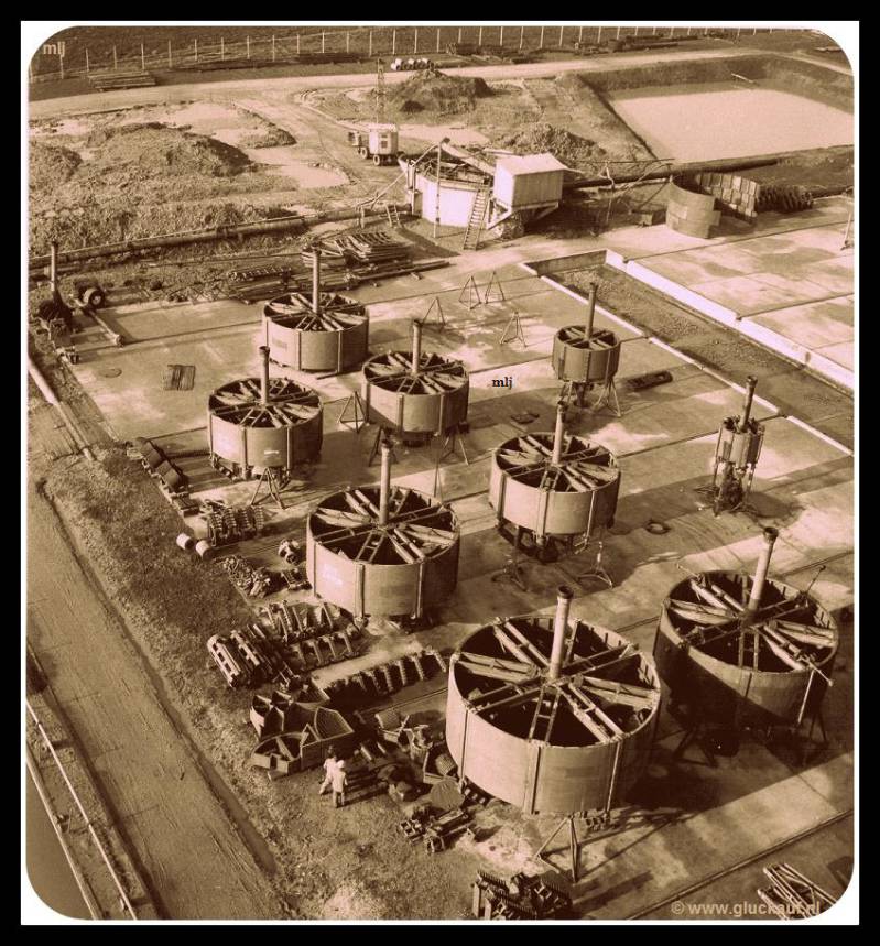 Platform voor het opstellen van de boren op het terrein van de Stm. Beatrix .© www.gluckauf.nl