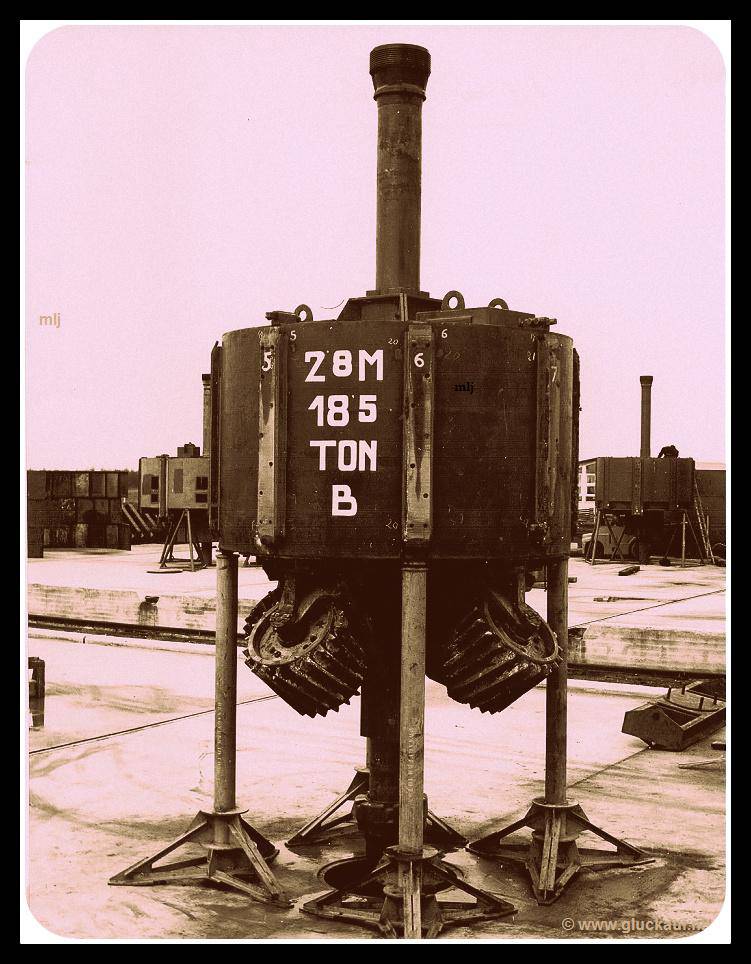Rollenboor van de Stm. Beatrix. 2,8 meter 18,5 ton. © Voorlichtingdienst Stm. Heerlen / www.gluckauf.nl.