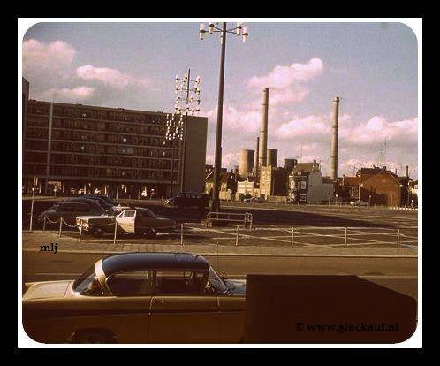 Blik op Laanderstraat en Geerstraat met op de achtergrond de O.N 1 uit 1966.© www.gluckauf.nl