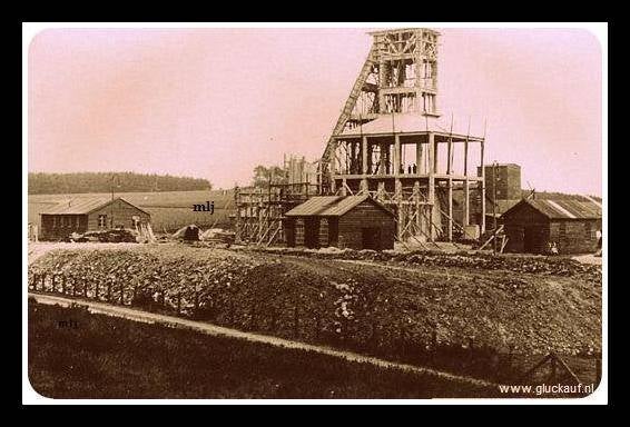 De bouw en aanleg van de Mijn O.N 4.© D.Visser./www.gluckauf.nl