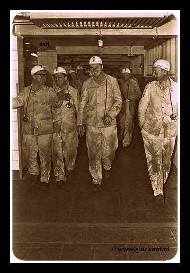 NIEUW! De minister van economische zaken prof dr j.e. Andriessen heeft een bezoek gebracht aan de staatsmijn maurits in geleen. De bewindsman(tweede van rechts) 13 jan.1964© ANP./www.gluckauf.nl