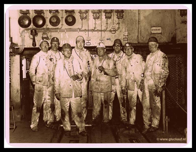 Bezoek van de volkskrant aan de Stm. Emma.© www.gluckauf.nl