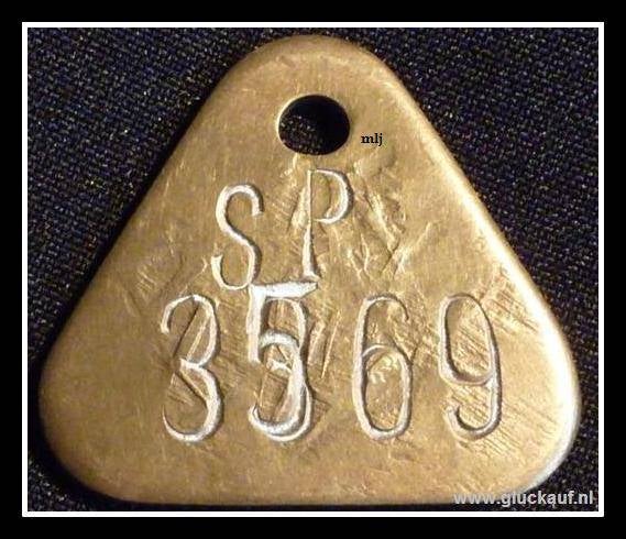 Schietpenning van de voormalige Staatsmijn Emma, met nummer 3569.© www.gluckauf.nl