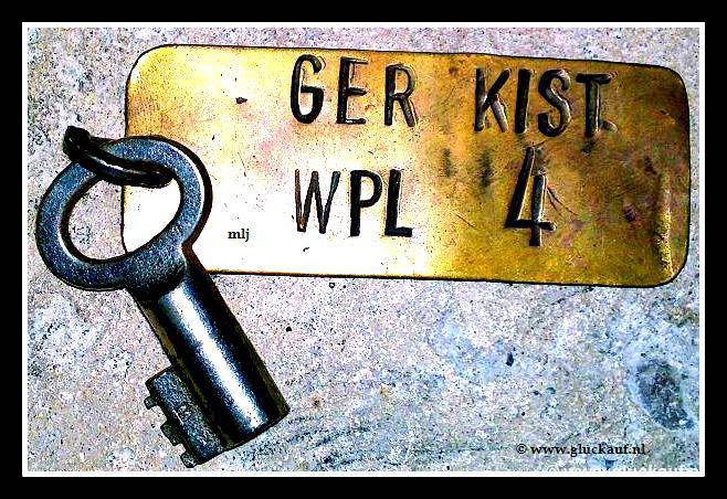 Sleutel met hanger Gereedschap kist werkplaats 4 van de Stm. Emma. © www.gluckauf.nl 