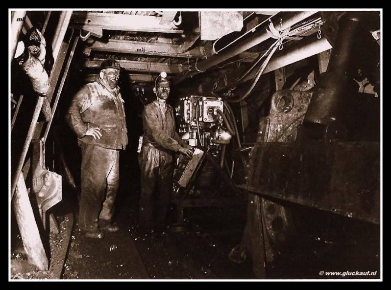 Foto is gemaakt op 16 november 1961. Opzichter in de Rampijler. © www.gluckauf.nl