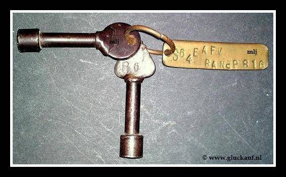 Sleutelset afkomstig van de Stm.Hendrik. Is niet duidelijk waar het voor diende, als iemand dit weet graag even contact met ons opnemen. © www.gluckauf.nl