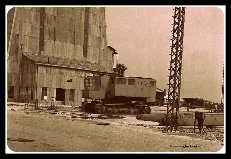 Aanvoer zwaar materiaal Stm.Beatrix.© www.gluckauf.nl