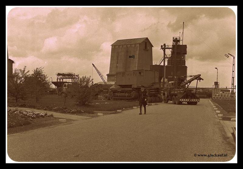 Aanvoer zwaar materiaal Stm.Beatrix.© www.gluckauf.nl