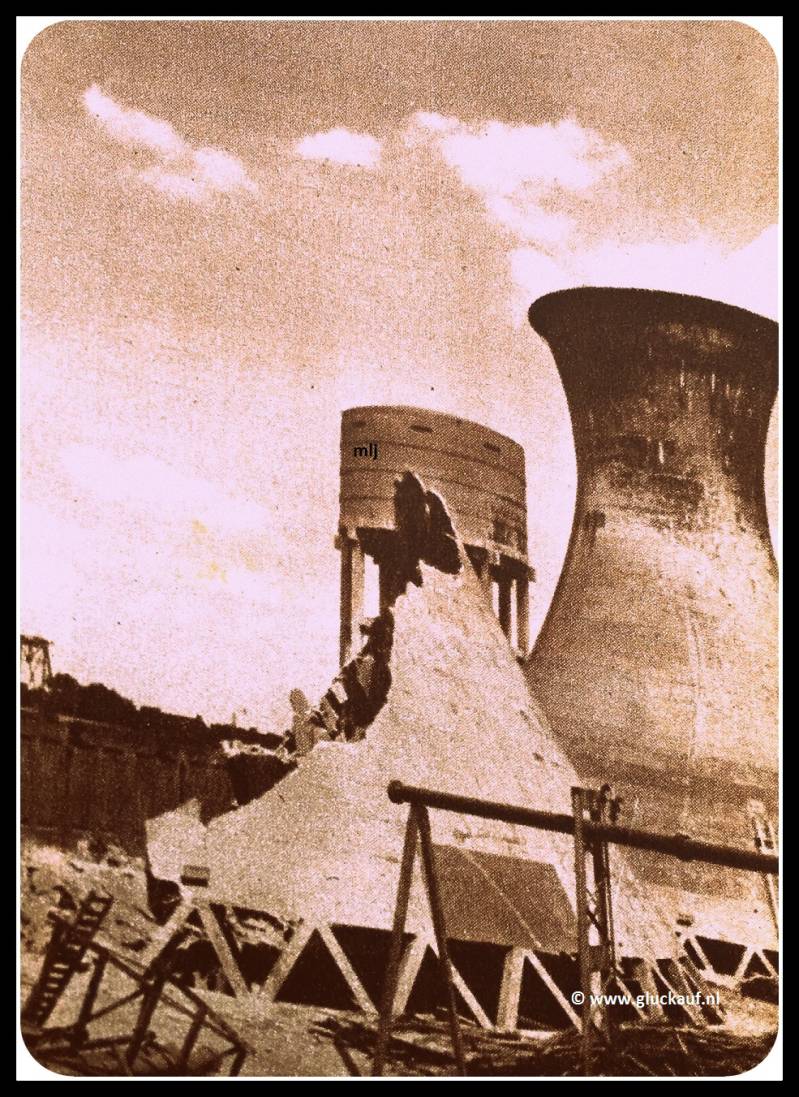 De resten van de koeltoren 4. Die daarna met boorhamers verder werd gesloopt. © Driesssen/www.gluckauf.nl