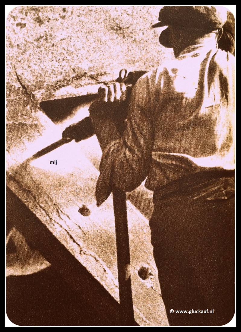 Koeltoren 4. Worden 64 gaten geboord in de poten. Deze worden gevuld met springstof.© Driessen/www.gluckauf.nl