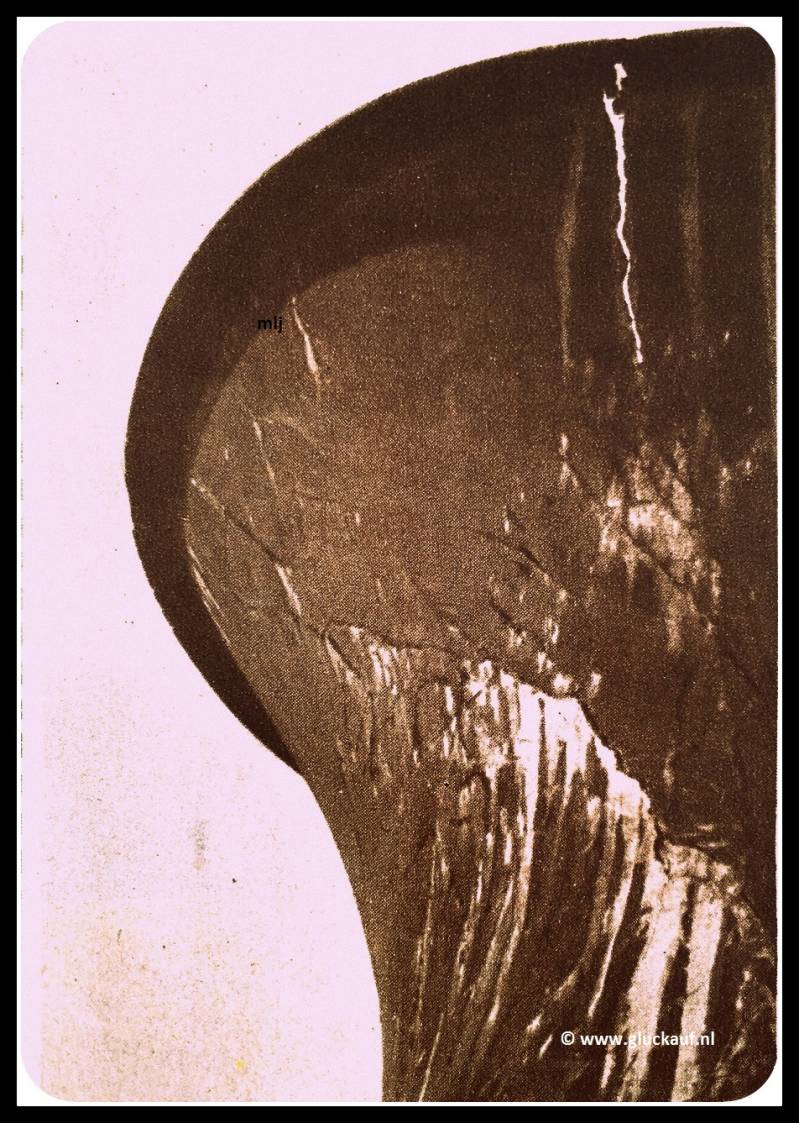 Koeltoren 4. Ziet men de schade ontstaan door mijnverzaking. 1947. © Driessen/www.gluckauf.nl