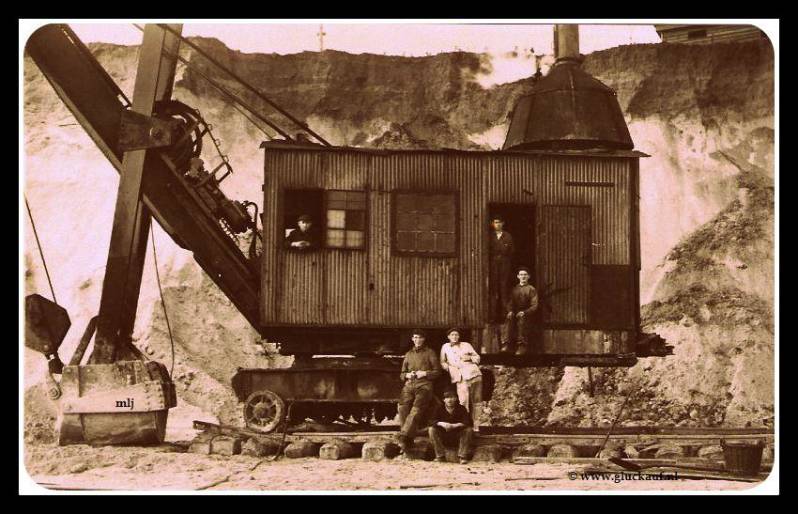 Maatschappij tot exploitatie van bruinkolen velden Carisborg. Lepelbagger voor zand afgraving 1935.© www.gluckauf.nl