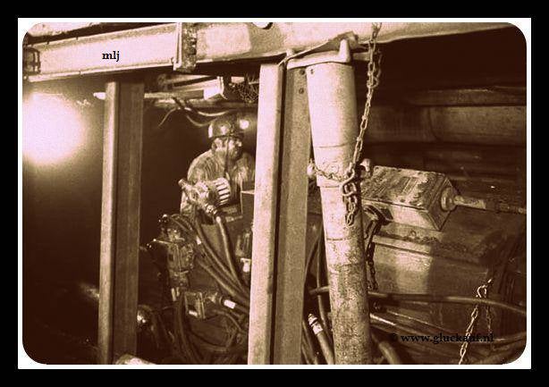 Machinist transporteur in een pijler in Stm.Emma.© www.gluckauf.nl
