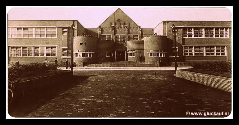 ENTREE HOOFDGEBOUW STAATSMIJN MAURITS 1930.© Stm./www.gluckauf.nl