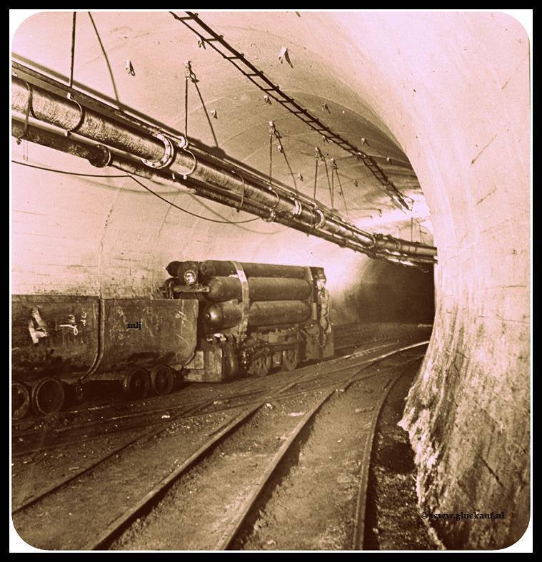 Stm.Maurits perslucht locomotief op 660 meter 1939.© Oorthuys./www.gluckauf.nl