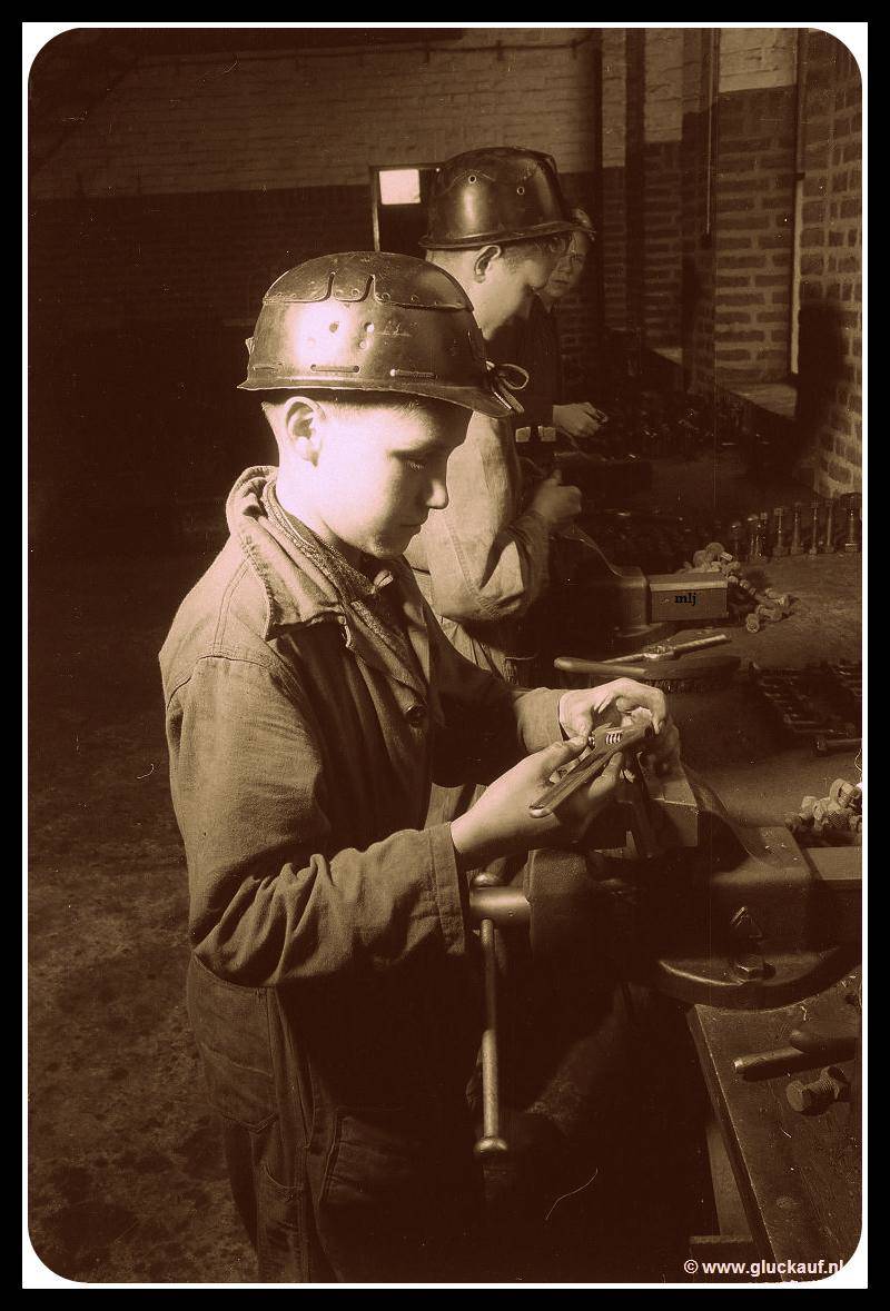 Praktijkles op de Ondergrondse Vakschool ON 1, 1952-1953. © Jesse./www.gluckauf.nl