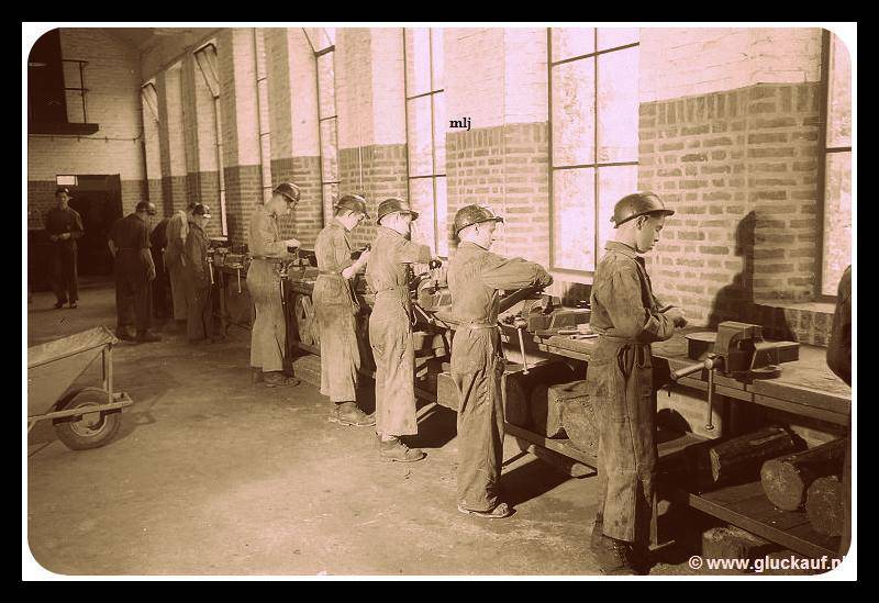 Praktijkles op de Ondergrondse Vakschool ON 1, 1952-1953. © Jesse./www.gluckauf.nl