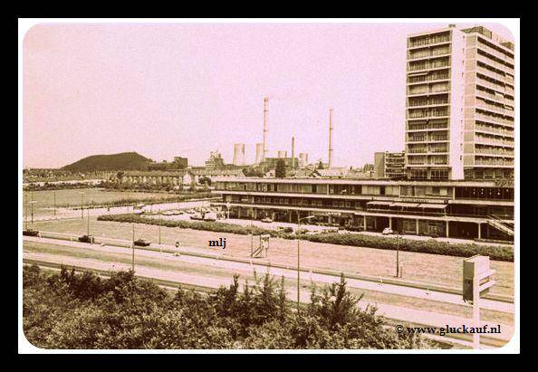 O.N 1 en t'Loon het oudste overdekte winkelcentrum van Nederland.© www.gluckauf.nl